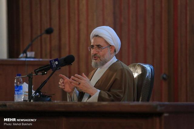 انقلاب اسلامی آغاز تحقق امت جدید و آزمون تاریخی ملت ایران است