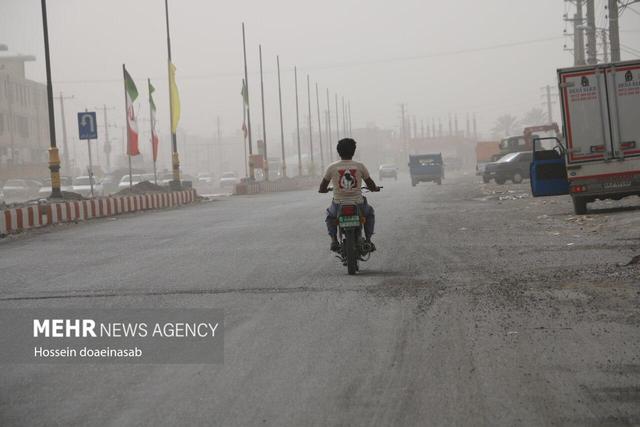 ورود طوفان و گرد و خاک به هرمزگان؛ گرد و خاک هشتبندی را در نوردید