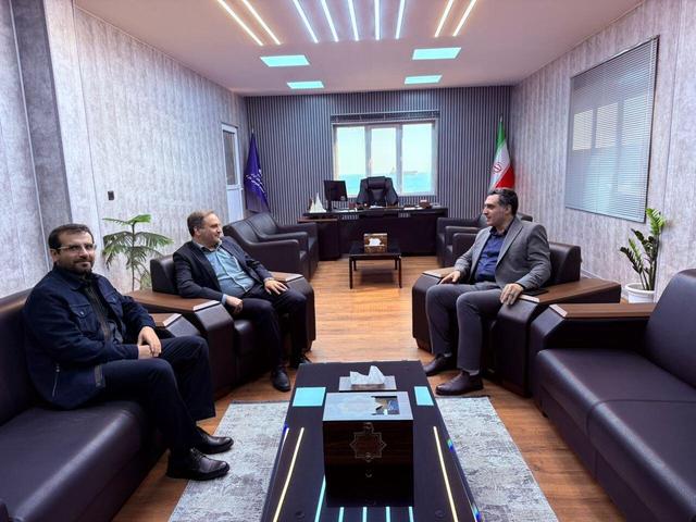 نظری: بهبود معیشت مردم خارگ با جدیت دنبال می‌شود