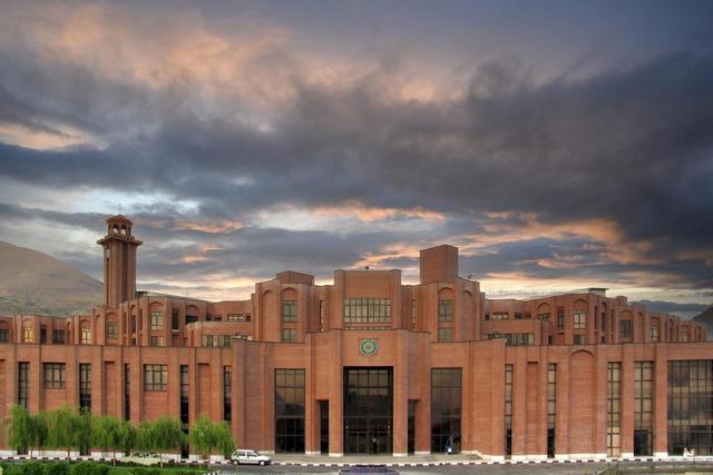 از «گفتارهایی در تاریخ و فرهنگ» تا «گنجینه ضرب‌المثل‌های زرتشتیان ایران»