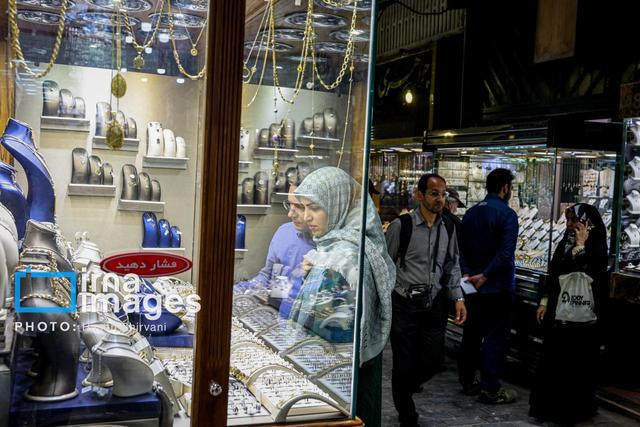 کاهش همزمان بهای اونس جهانی طلا و دلار در بازار تهران/قیمت فلز زرد در سراشیبی نزول