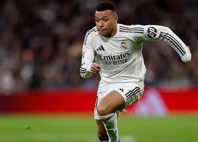 واکنش باشگاه رئال مادرید به آسیب‌دیدگی ام‌باپه