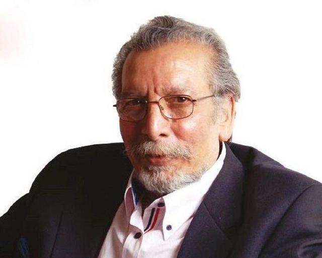 بهمن مفید در مراسم اهدای جوایز فیلم «قیصر»؛ سال ۴۹ (عکس)