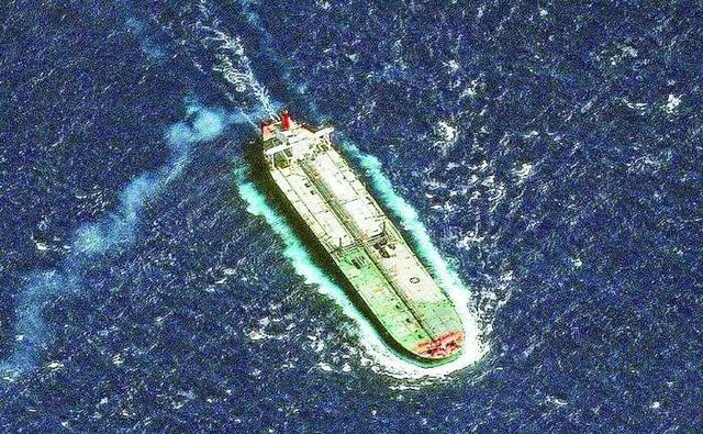 تردد نفتکش‌ها در آب‌های ونزوئلا با وجود محاصره آمریکا