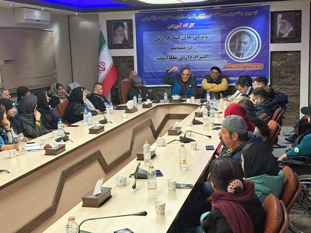 کارگردان برجسته تئاتر: هنر برای رفع مشکلات راه‌حل داشته باشد