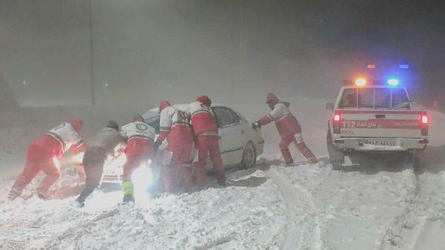 امدادرسانی هلال‌احمر آذربایجان‌غربی به ۶۲۵ نفر در پی برف و کولاک