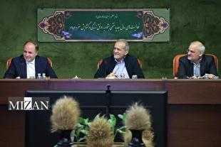 پزشکیان: اصلاح شیوه تخصیص ارز ترجیحی با هدف حمایت مستقیم از مصرفکنندگان اجرا میشود