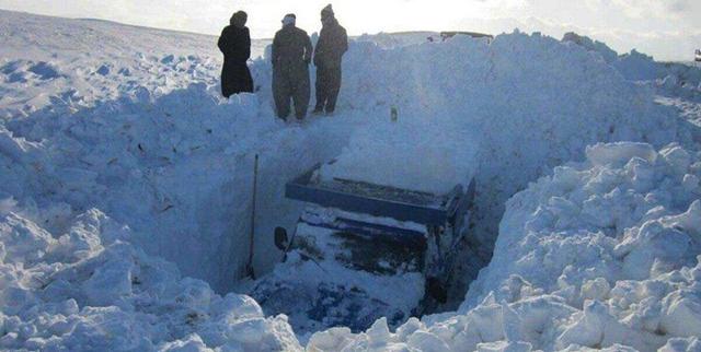 ببینید | ارتفاع عجیب برف در روستاهای مرزی ارومیه