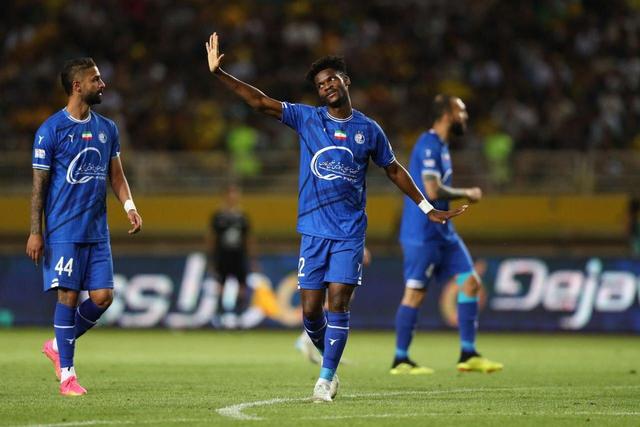 عکس | تمدید قرارداد ستاره جنجالی استقلال تایید شد!