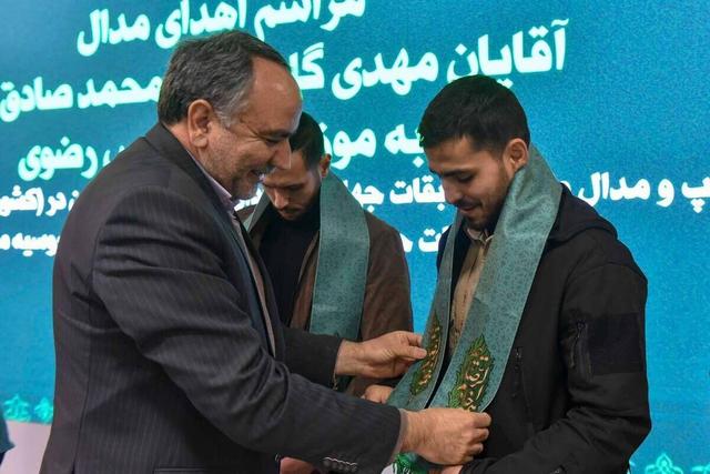 ۲مدال طلا قهرمانان کاراته کشور به موزه حرم مطهر رضوی اهدا شد