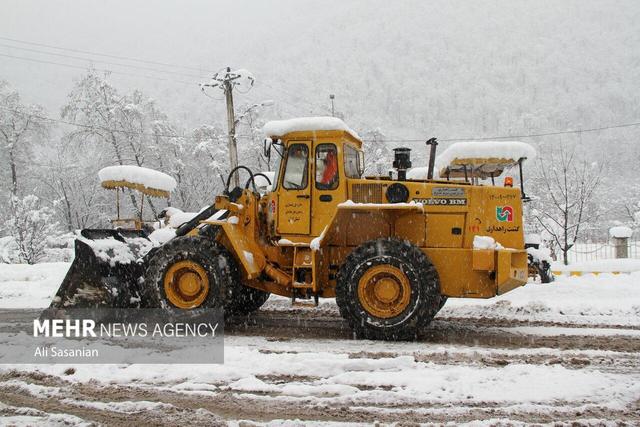 بارش ۳۰‌ سانتی برف در گردنه‌ حیران/ محور آستارا–اردبیل باز است