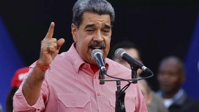 مادورو: هر کجا و هر زمان که آمریکا بگوید با آنها مذاکره می‌کنیم!