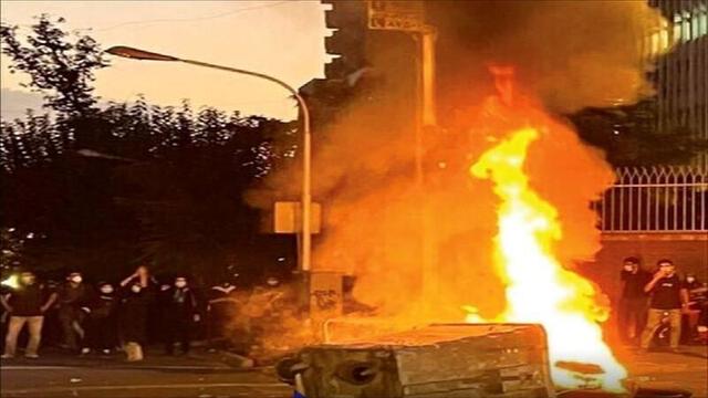 درخواست بازاریان کوهدشت از مسئولان برای برخورد قاطع با اغتشاشگران