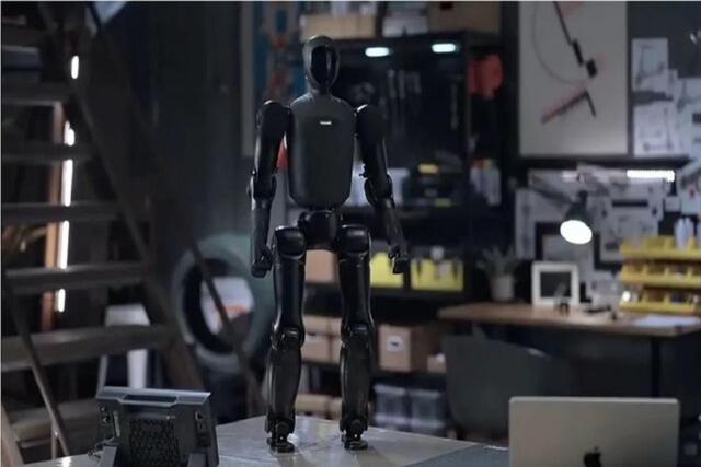 کوچک‌ترین ربات انسان‌نمای جهان رونمایی شد