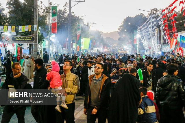 سیل خروشان دوستداران حاج‌قاسم‌ در طریق الشهدای کرمان