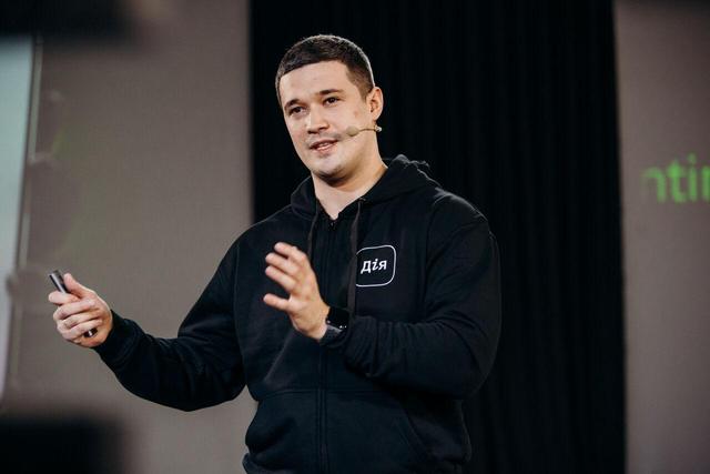 زلنسکی وزیر دفاع خود را برکنار می کند