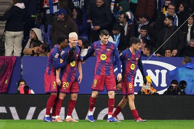 قفل دروازه اسپانیول در دقایق پایانی شکست/ صدر همچنان در اختیار بارسلونا