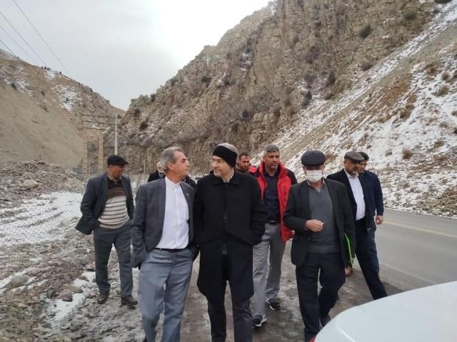 بازدید میدانی فلسفی از محور حادثه‌خیز اوشان–فشم/ تأکید بر احداث تونل برای رفع خطر ریزش کوه در کمرخانی