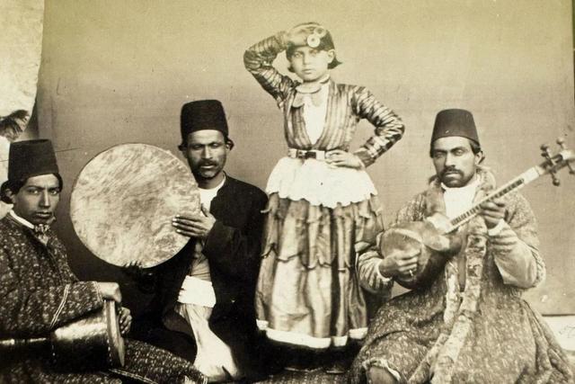 قابی که صدا دارد؛ تصویری نایاب از گروه موسیقی قاجار