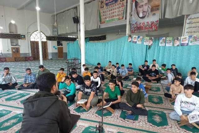 شور معنوی در اعتکاف دانش‌آموزی دوزین مینودشت