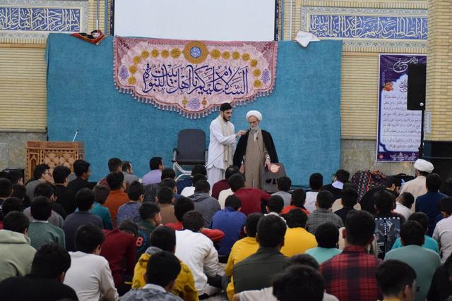 جلوه‌های همدلی و تربیت دینی در اعتکاف دانش‌آموزی شهرستان بناب