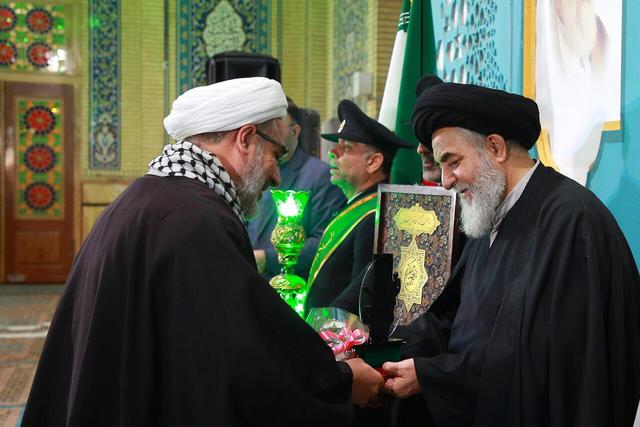 تجلیل از پدران شهدا در محفل قرآنی آستان مسجد جمکران