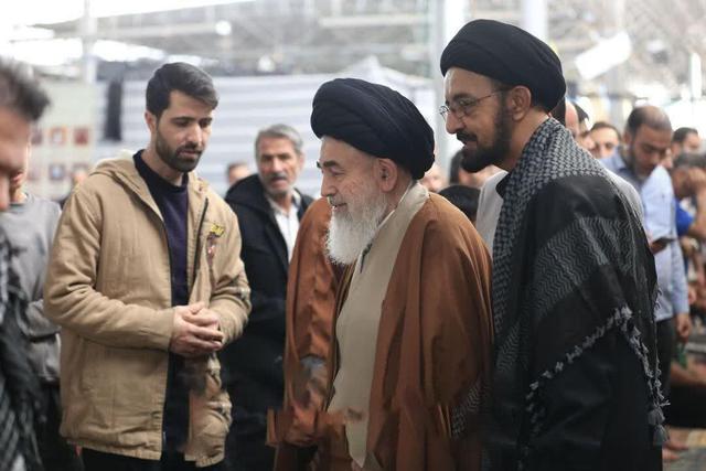 حضور آیت الله دستغیب در جمع معتکفین جوان شیراز