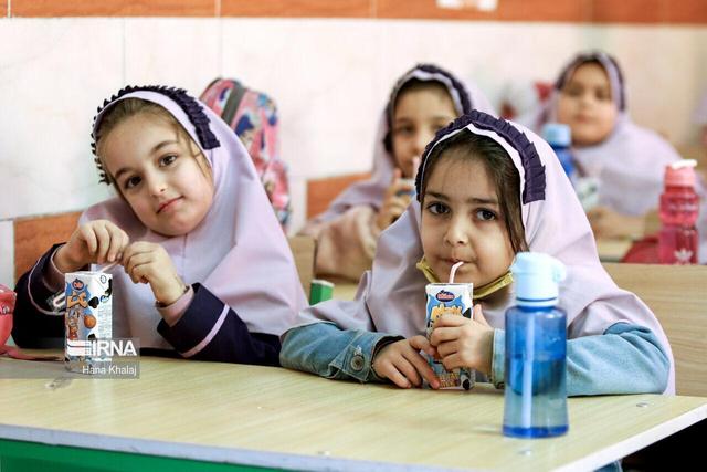 توزیع ۱۷ میلیون بسته شیر در میان دبستانی‌های فارس