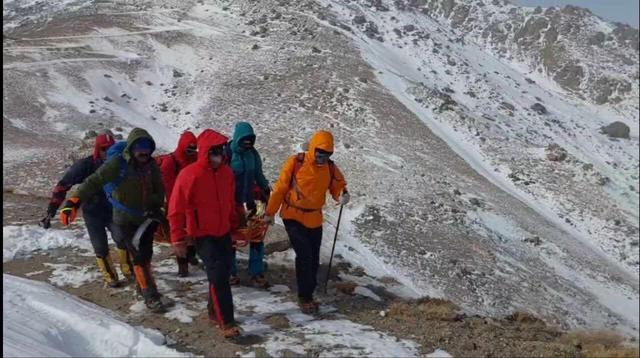 فیلم| امدادرسانی به کوهنورد مصدوم در ارتفاعات الوند همدان