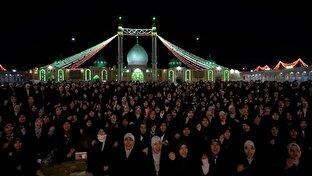 رجز‌خوانی ۱۱۰۰ دانش آموز معتکف در مسجد جمکران + فیلم