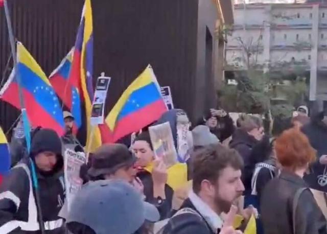 فیلم/ تجمع مردم لندن در اعتراض به حملات آمریکا به ونزوئلا