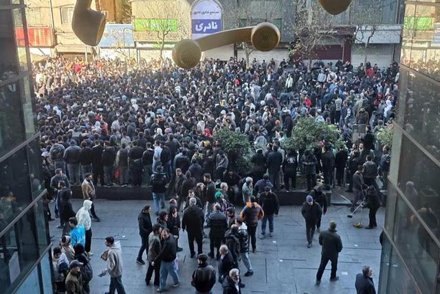 گفت‌وگو با معترضان، بهنگام، صادقانه و غیرنمایشی