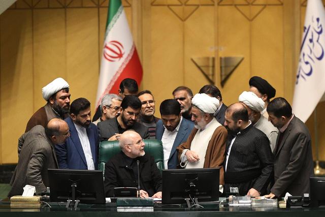 نشست علنی دوشنبه ۱۵ دی ماه مجلس شورای اسلامی