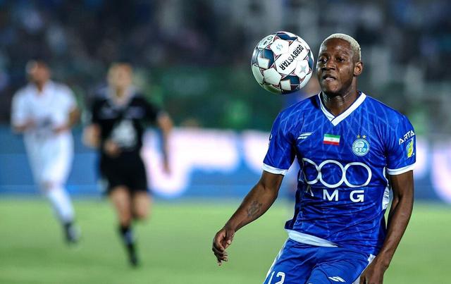 ۳پیشنهاد لیگ برتری برای ضعیف‌ترین خرید استقلال | آبی‌ها از شر این بازیکن خلاص می‌شوند؟