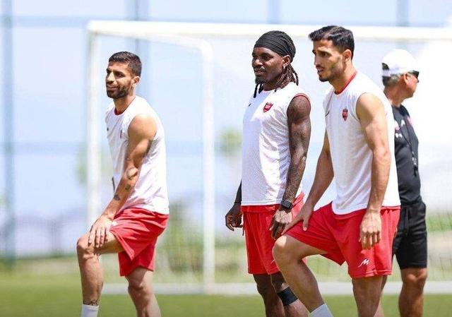 پاسخ غیرمستقیم پرسپولیس به شایعات جدایی بیفوما