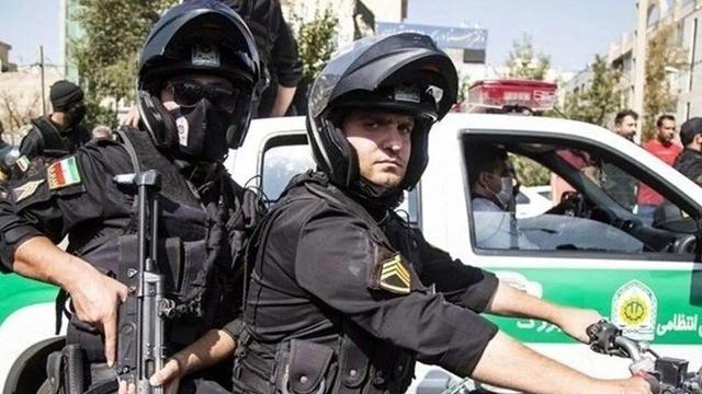 اقدام جالب شهروندان در مواجهه با یگان های امنیت | ویدئو