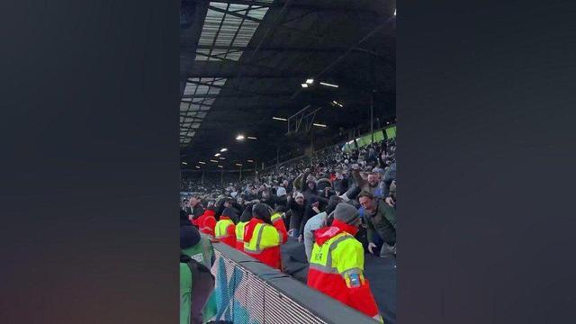 ویدیو| هواداران زیر دست و پا ماندند/ شادی باورنکردنی بعد از گلزنی به یونایتد!