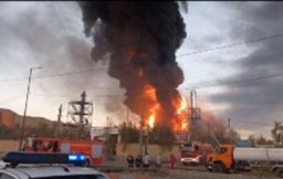 ببینید| آتش سوزی گسترده کارخانه اصلی شرکت کاله در شهر آمل