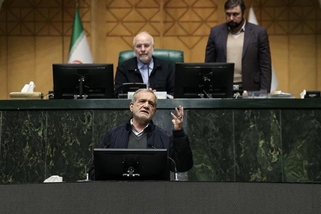 قالیباف سوال از رئیس‌جمهور را از ذوالنور تحویل نگرفت