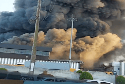 ببینید / تصاویری از آتش‌سوزی در کارخانه شرکت کاله واقع در شهر آمل