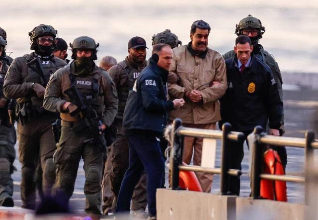 همسر مادورو با آثار ضرب‌وشتم در دادگاه ظاهر شد | تصاویر