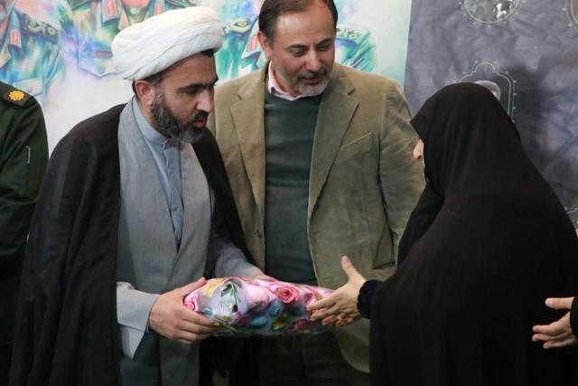 مادر شهیده فاطمه صالحی تکریم و تجلیل شد