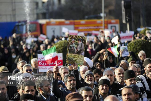 تجمع مردم نایین؛ تاپای جان برای ایران