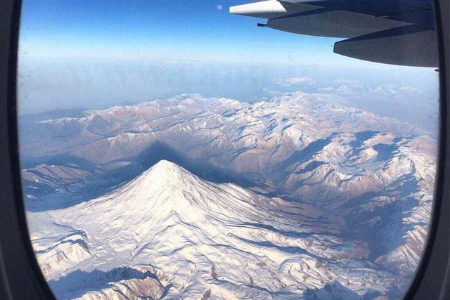 ببینید | تصاویر دیده نشده از تصویربرداری و عکسبرداری انگلیسیها از قله دماوند از درون هواپیما