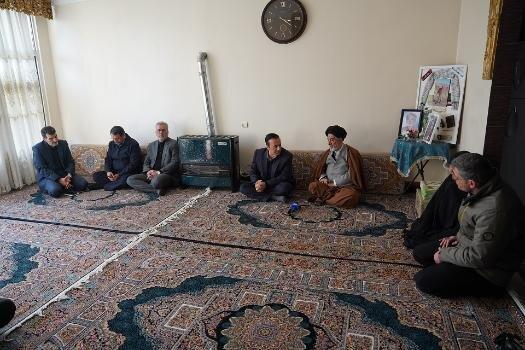 دیدار استاندار قزوین با خانواده شهید مدافع امنیت «محمد امیدنیا»