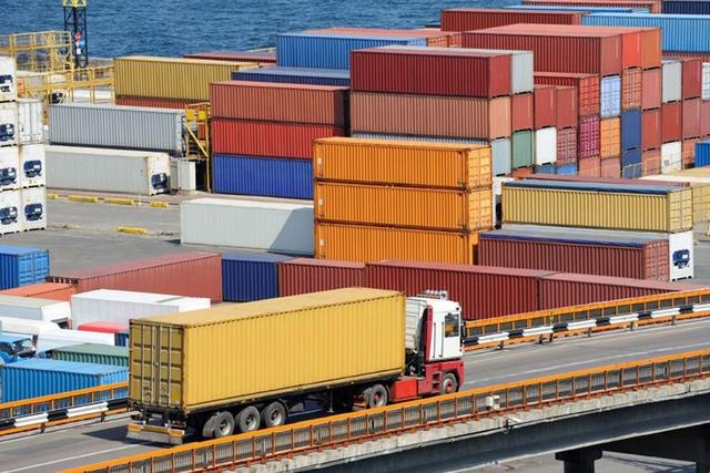 ترخیص بیش از 182 هزار تن کالای اساسی در 24 ساعت گذشته