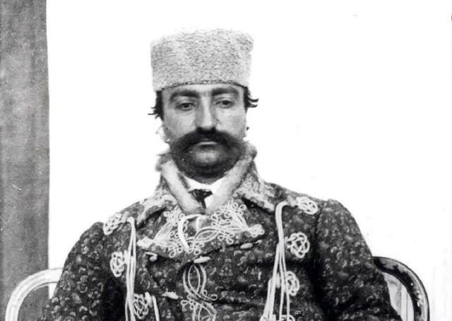 گروه موسیقی بچه‌ها در حیاط قصر ناصرالدین شاه