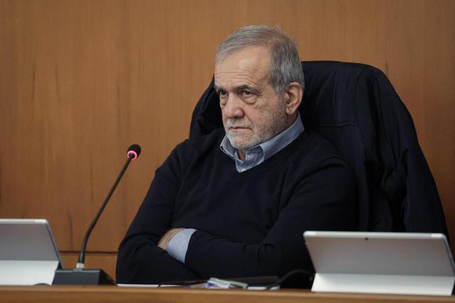 ماموریت مهم پزشکیان به وزیر دادگستری برای آزادی سریع بازداشتیهای حوادث اخیر/عارف: تعطیلی رسانهها به دلیل انتقاد، نیازمند اقناع افکار عمومی است