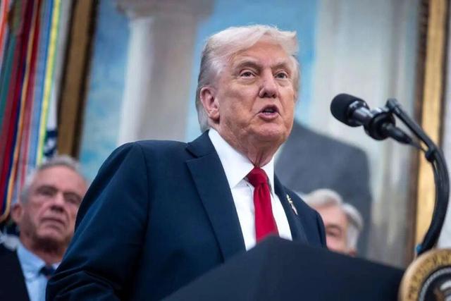 ترامپ پذیرفت از طریق ویدئوکنفرانس با پرشکیان گفت وگو کند/ ایران می پذیرد؟