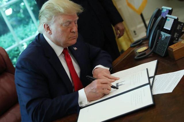 ببینید | ادعای ترامپ: ما اکنون در واقع تعداد بیشتری از کشتی‌ها را به سمت ایران اعزام می‌کنیم؛ امیدواریم بتوانیم به یک توافق برسیم